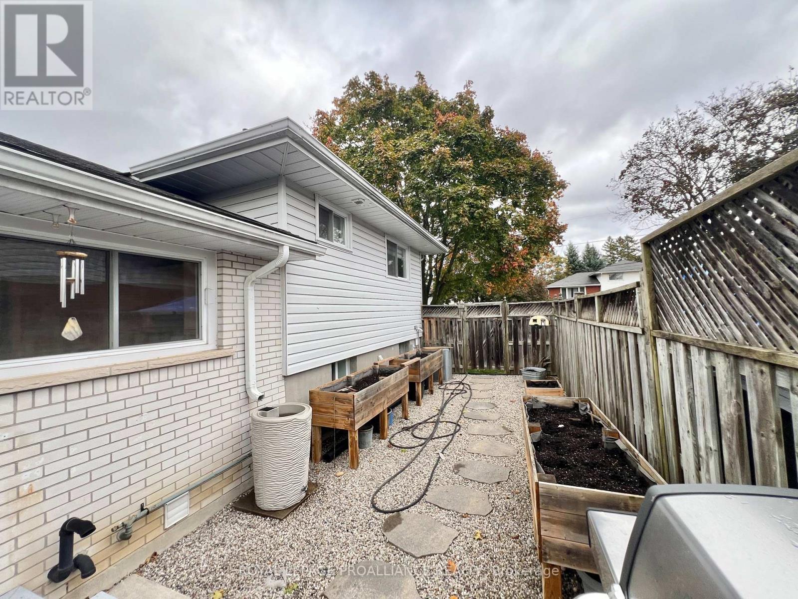 11 Stavebank Road, Belleville, Ontario  K8P 2N7 - Photo 23 - X12513568