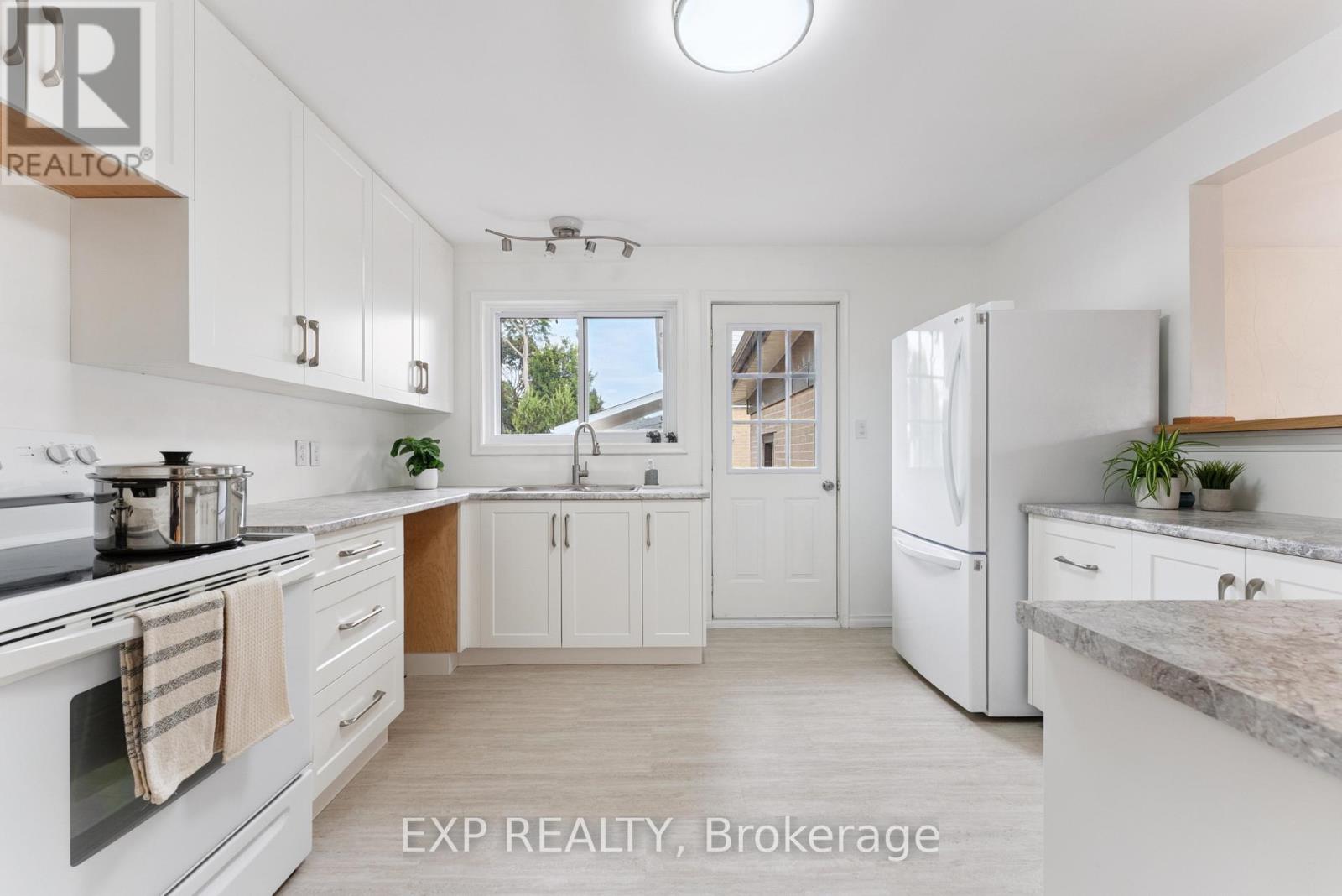 218 Farley Avenue, Belleville, Ontario  K8N 4L5 - Photo 11 - X12521346