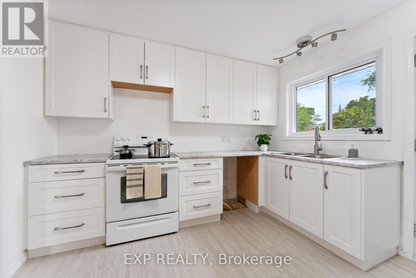 218 Farley Avenue, Belleville, Ontario  K8N 4L5 - Photo 12 - X12521346