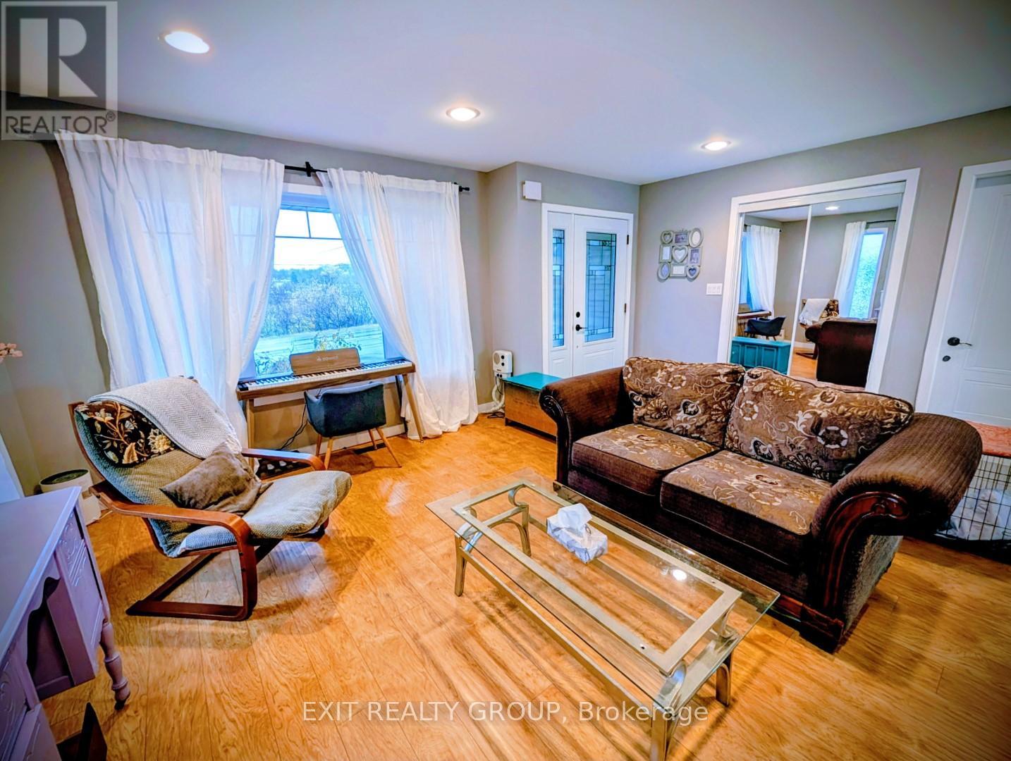 354 Riverside Parkway, Quinte West, Ontario  K0K 2C0 - Photo 8 - X12523330