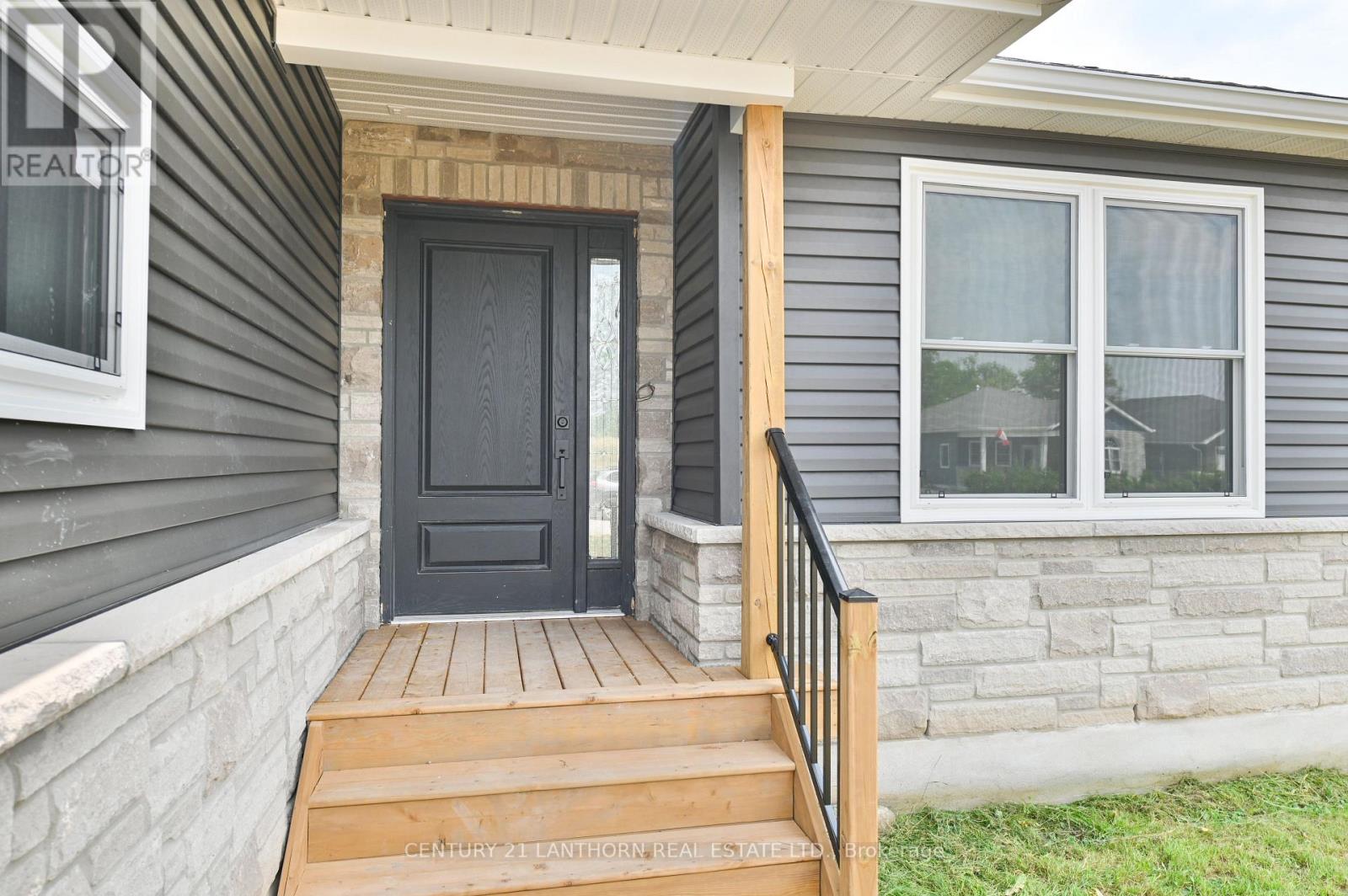 91 Duncan Street, Centre Hastings, Ontario  K0K 2K0 - Photo 5 - X12523624