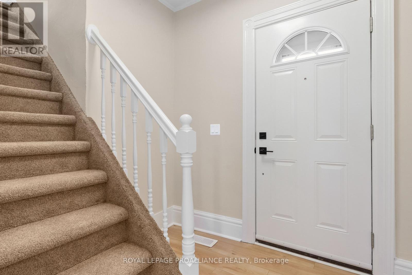 97 Donald Street S, Belleville, Ontario  K8P 2J6 - Photo 4 - X12523940