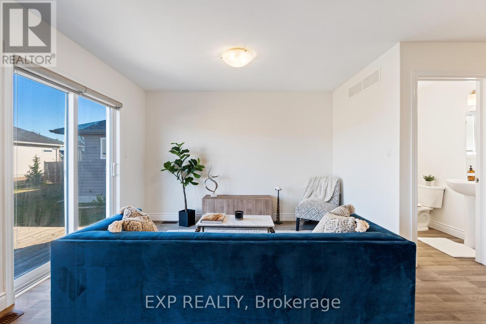 10 Cobblestone Street, Belleville, Ontario  K8P 0E4 - Photo 4 - X12529324