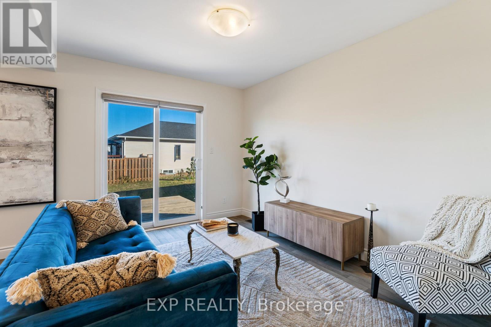 10 Cobblestone Street, Belleville, Ontario  K8P 0E4 - Photo 5 - X12529324