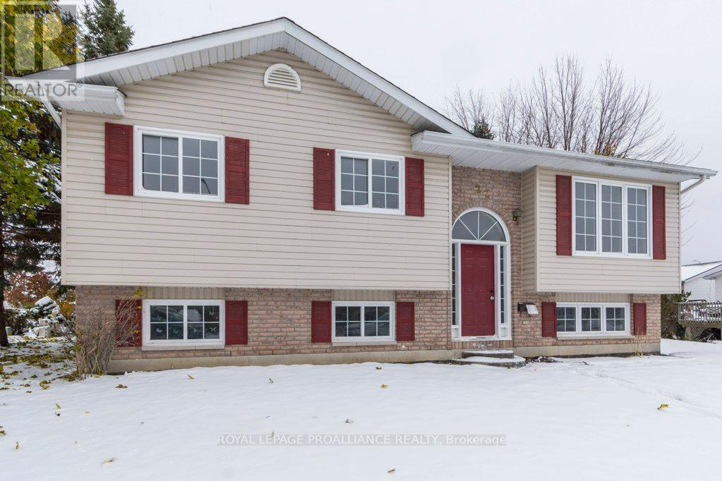 22 FARADAY GARDENS, Belleville, Ontario