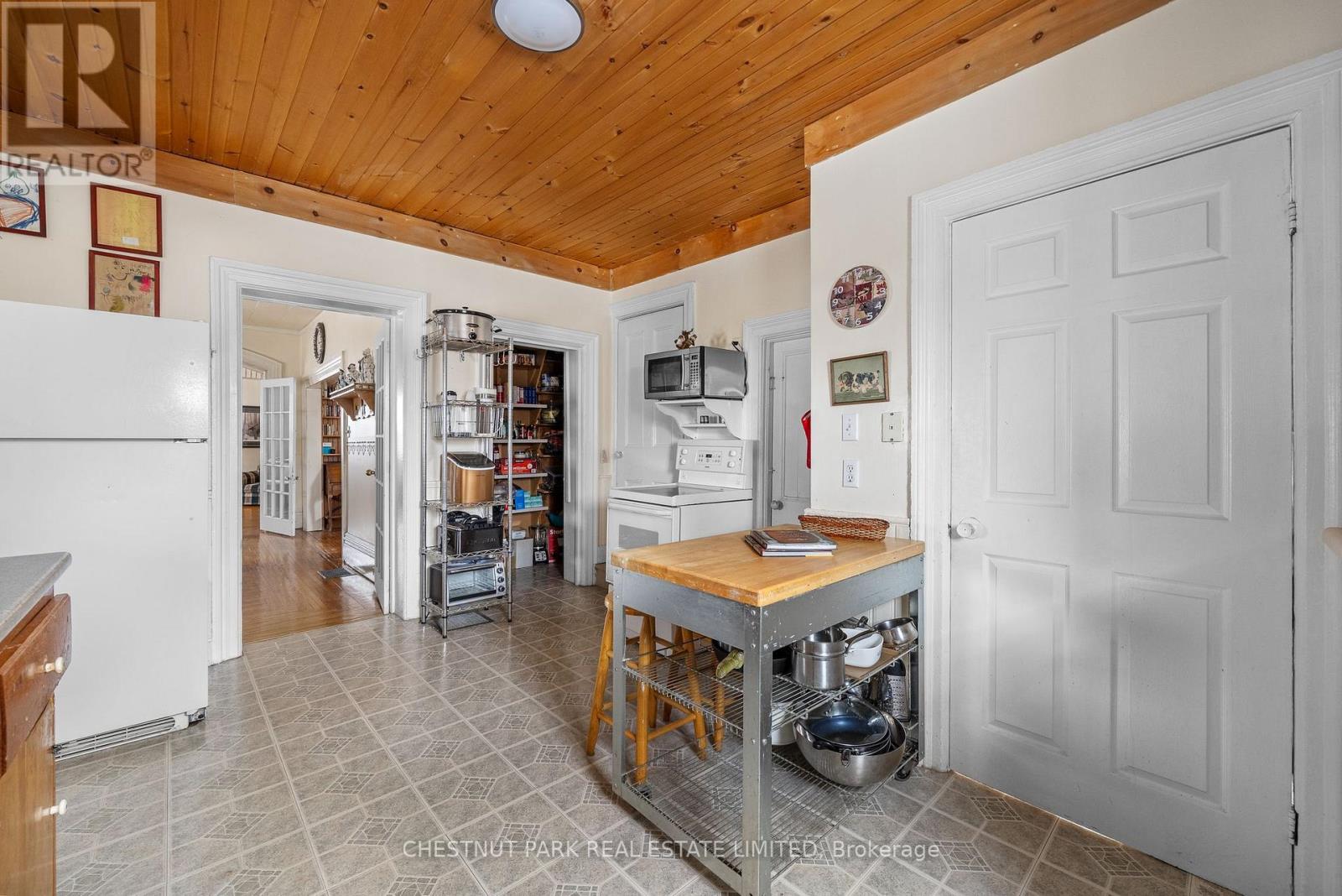 12 Maple Avenue, Prince Edward County, Ontario  K0K 2T0 - Photo 16 - X12533608