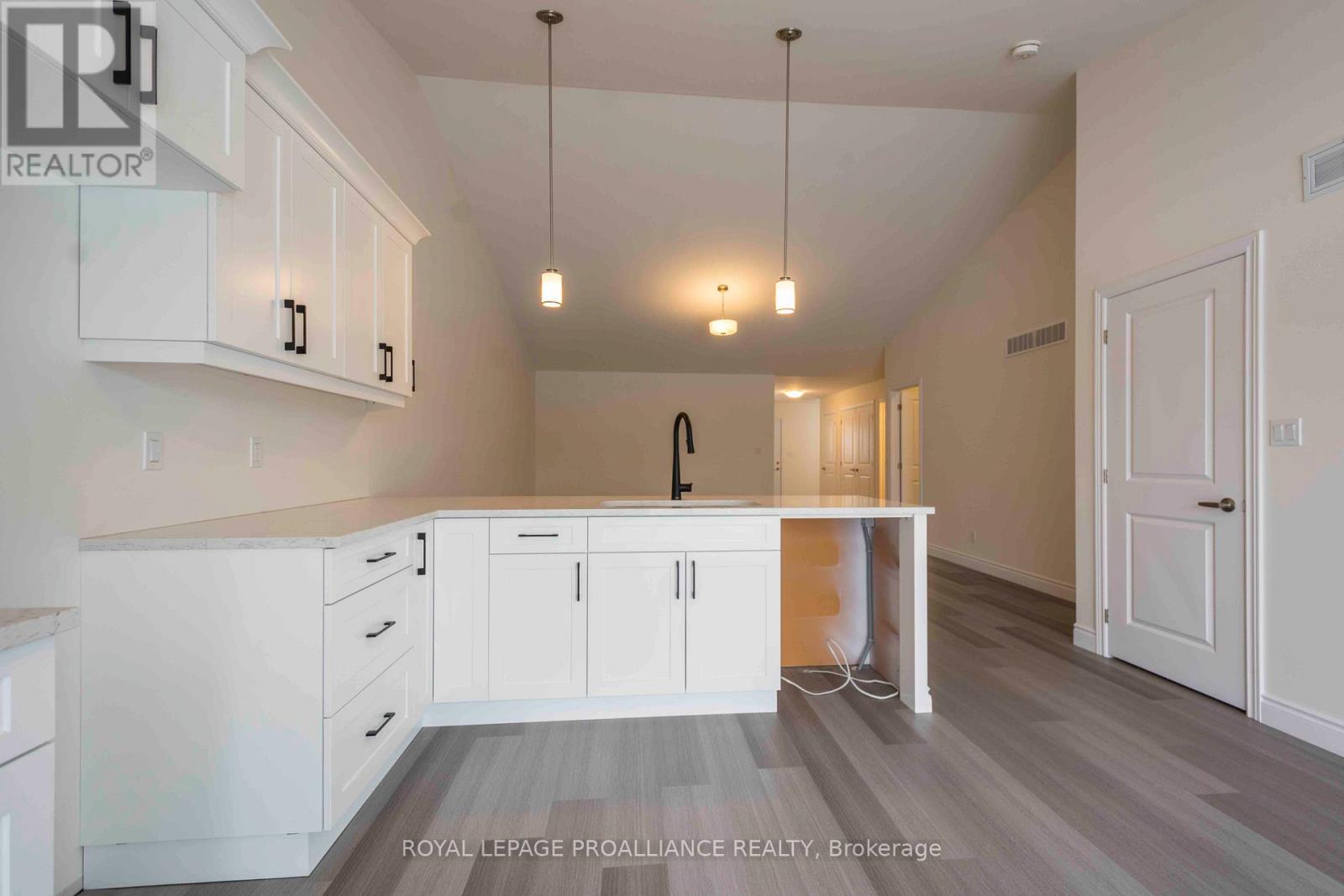 119 Farrington Crescent, Prince Edward County, Ontario  K0K 2T0 - Photo 10 - X12534416