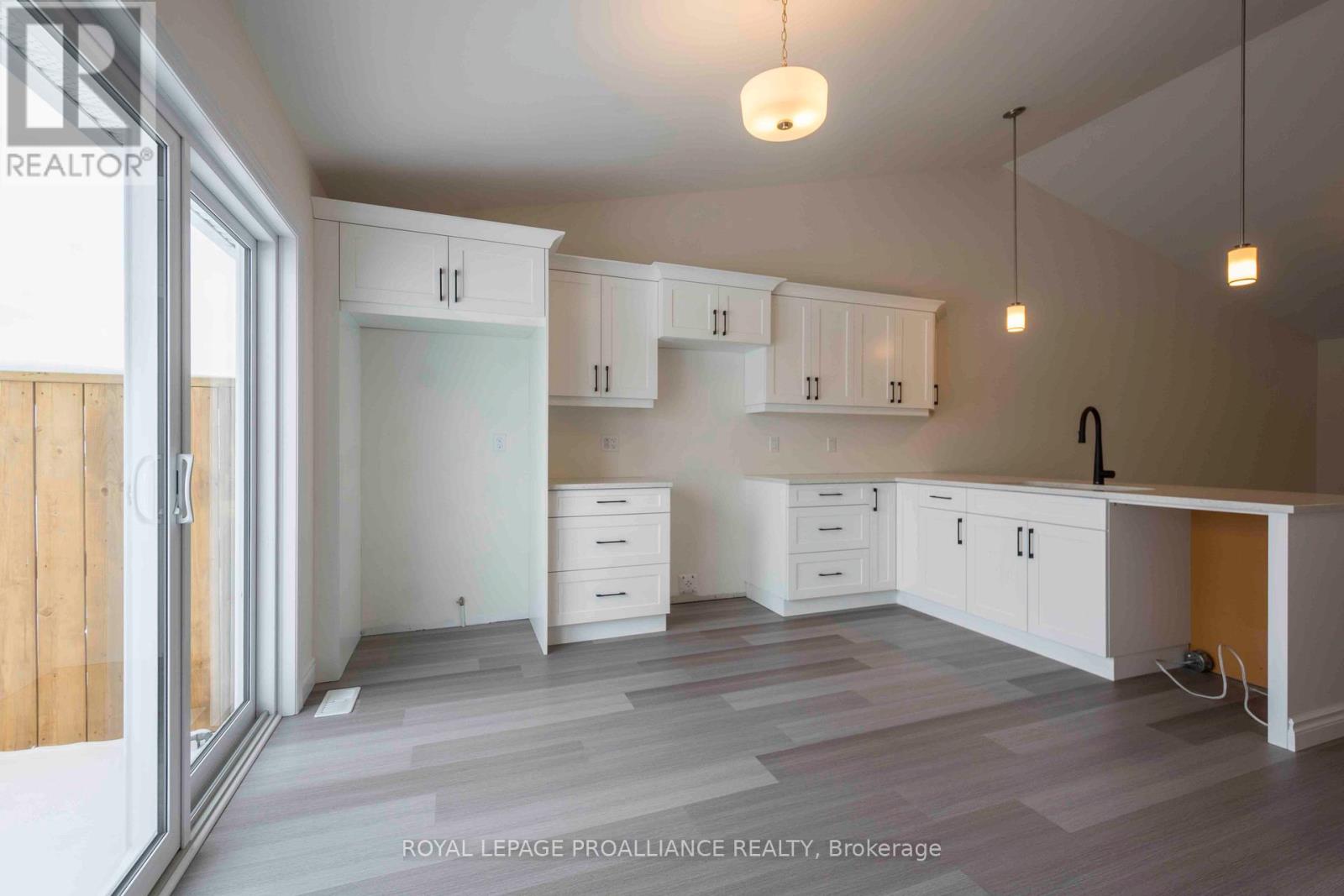 119 Farrington Crescent, Prince Edward County, Ontario  K0K 2T0 - Photo 9 - X12534416