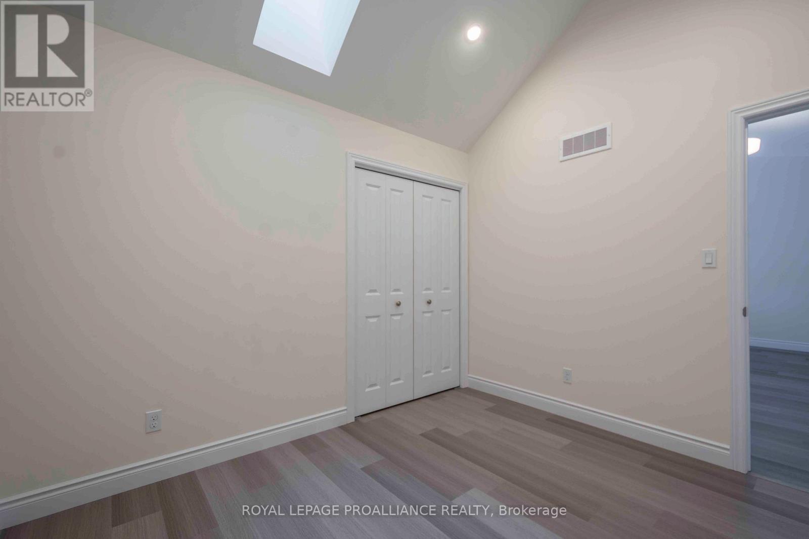 121 Farrington Crescent, Prince Edward County, Ontario  K0K 2T0 - Photo 15 - X12534456