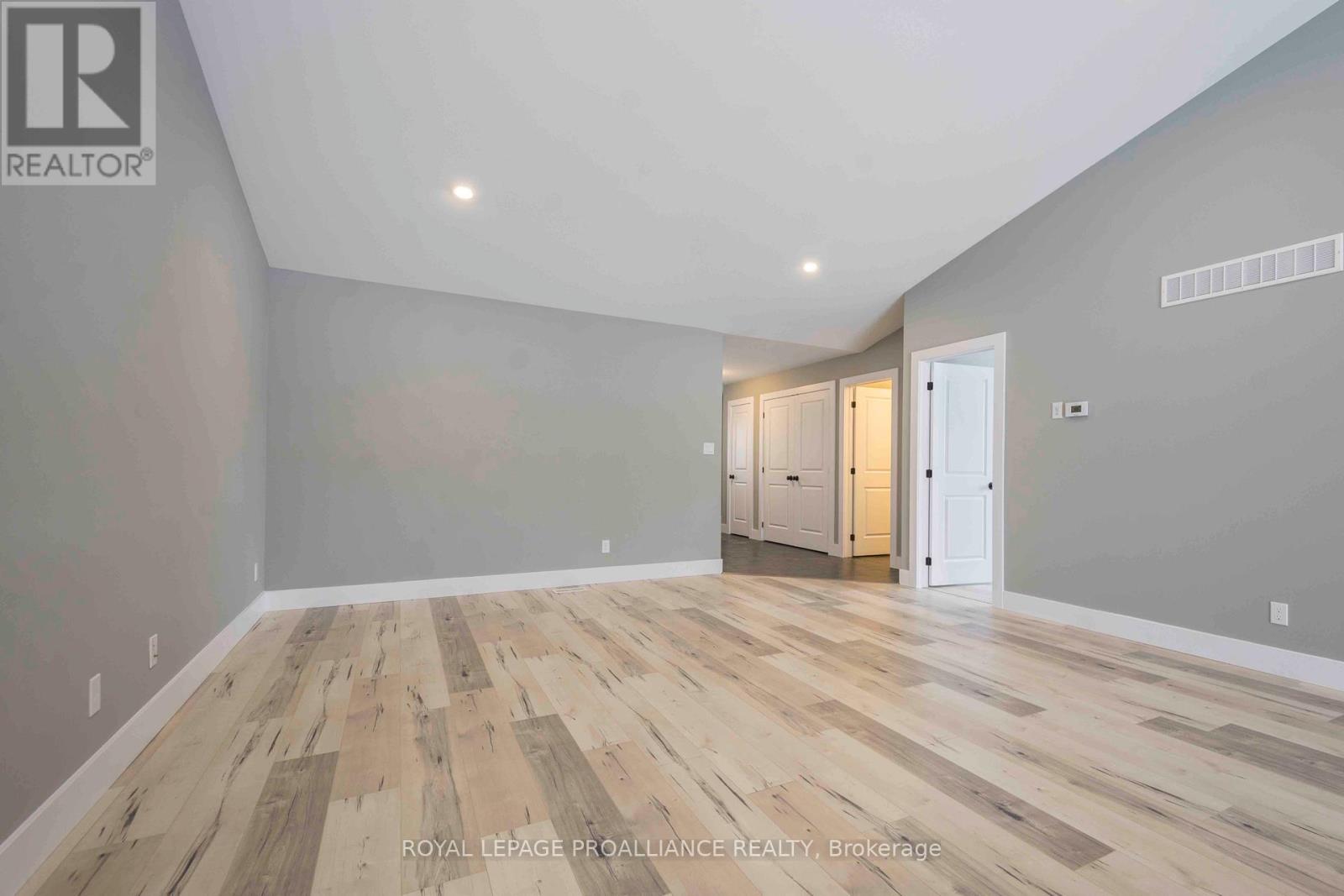 123 Farrington Crescent, Prince Edward County, Ontario  K0K 2T0 - Photo 3 - X12534498