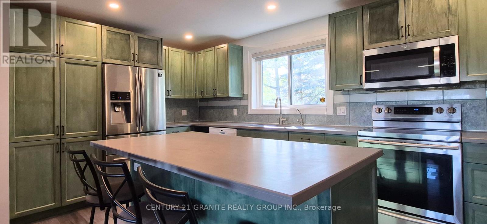 15 East Hungerford Road, Tweed, Ontario  K0K 3J0 - Photo 2 - X12535872