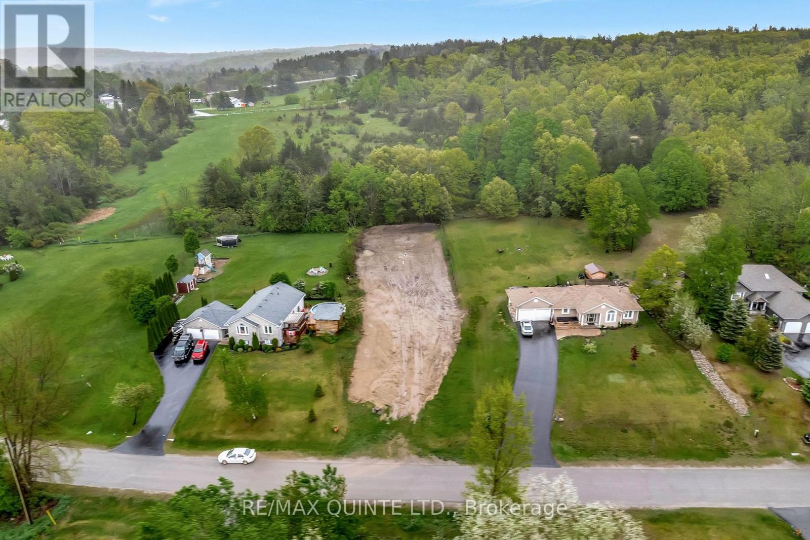 43b Deerfield Drive, Quinte West, Ontario  K0K 2C0 - Photo 2 - X12535898