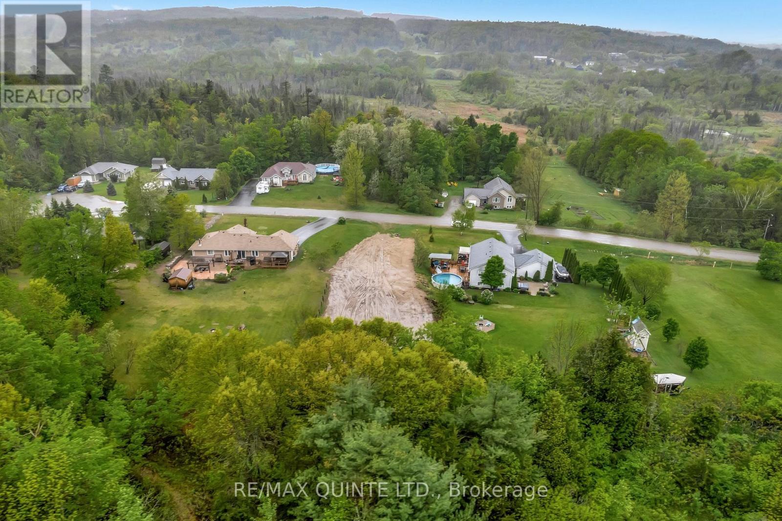 43b Deerfield Drive, Quinte West, Ontario  K0K 2C0 - Photo 3 - X12535898