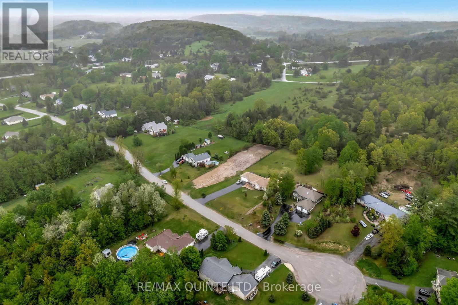 43b Deerfield Drive, Quinte West, Ontario  K0K 2C0 - Photo 4 - X12535898