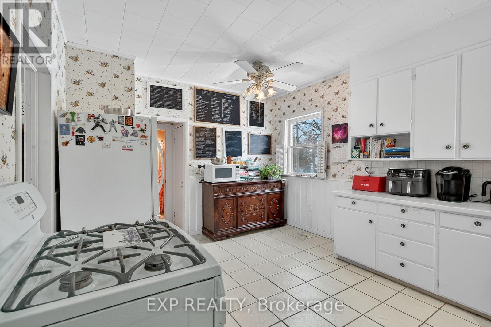 372 Main Street, Prince Edward County, Ontario  K0K 3L0 - Photo 15 - X12538820