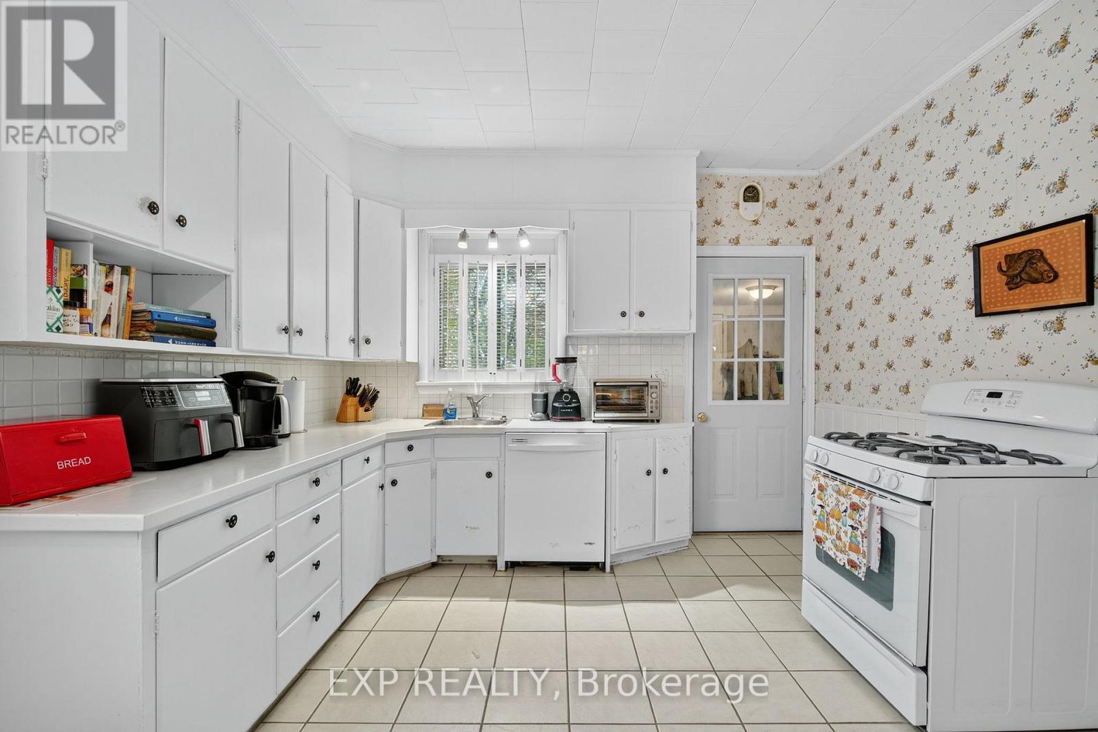 372 Main Street, Prince Edward County, Ontario  K0K 3L0 - Photo 16 - X12538820