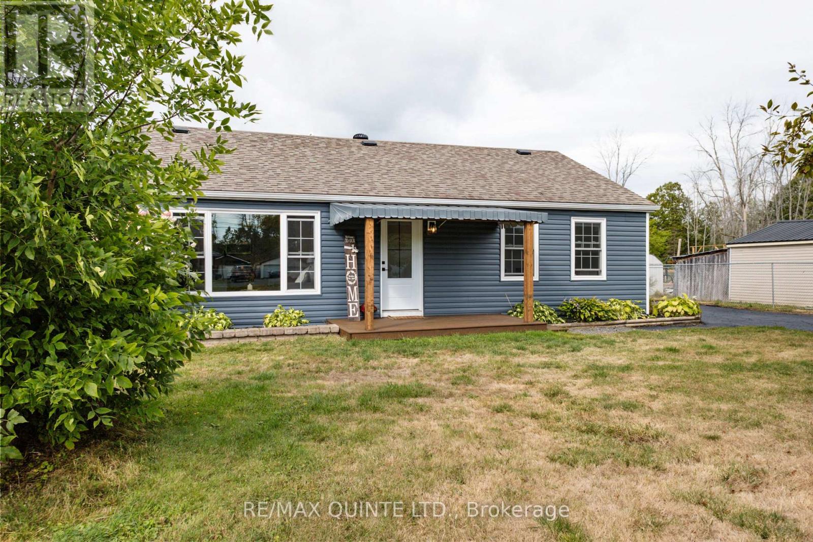 69 Ashley Street, Belleville, Ontario  K0K 2B0 - Photo 2 - X12541014