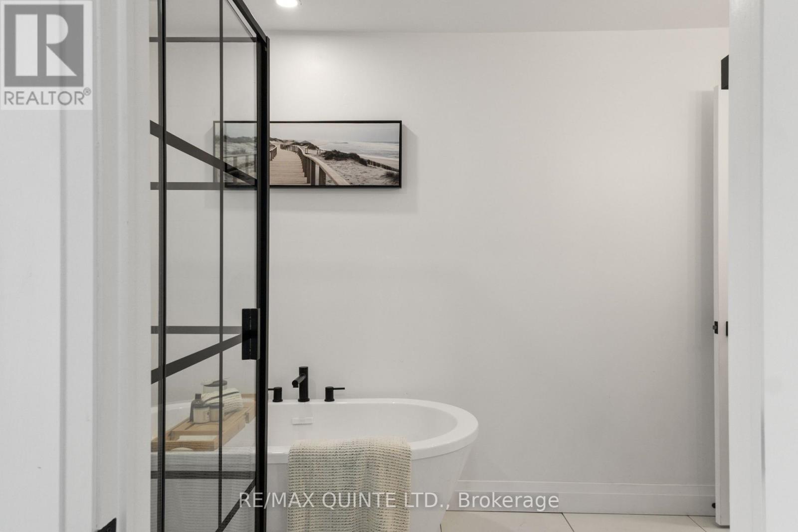 69 Ashley Street, Belleville, Ontario  K0K 2B0 - Photo 37 - X12541014