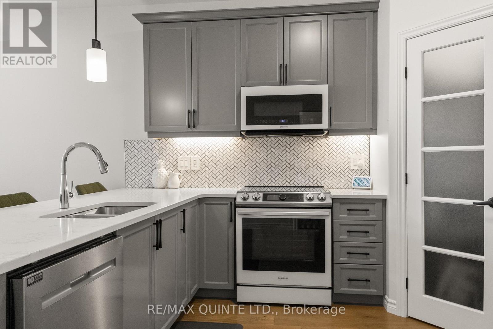 54 Athabaska Drive, Belleville, Ontario  K8N 0T2 - Photo 10 - X12541294