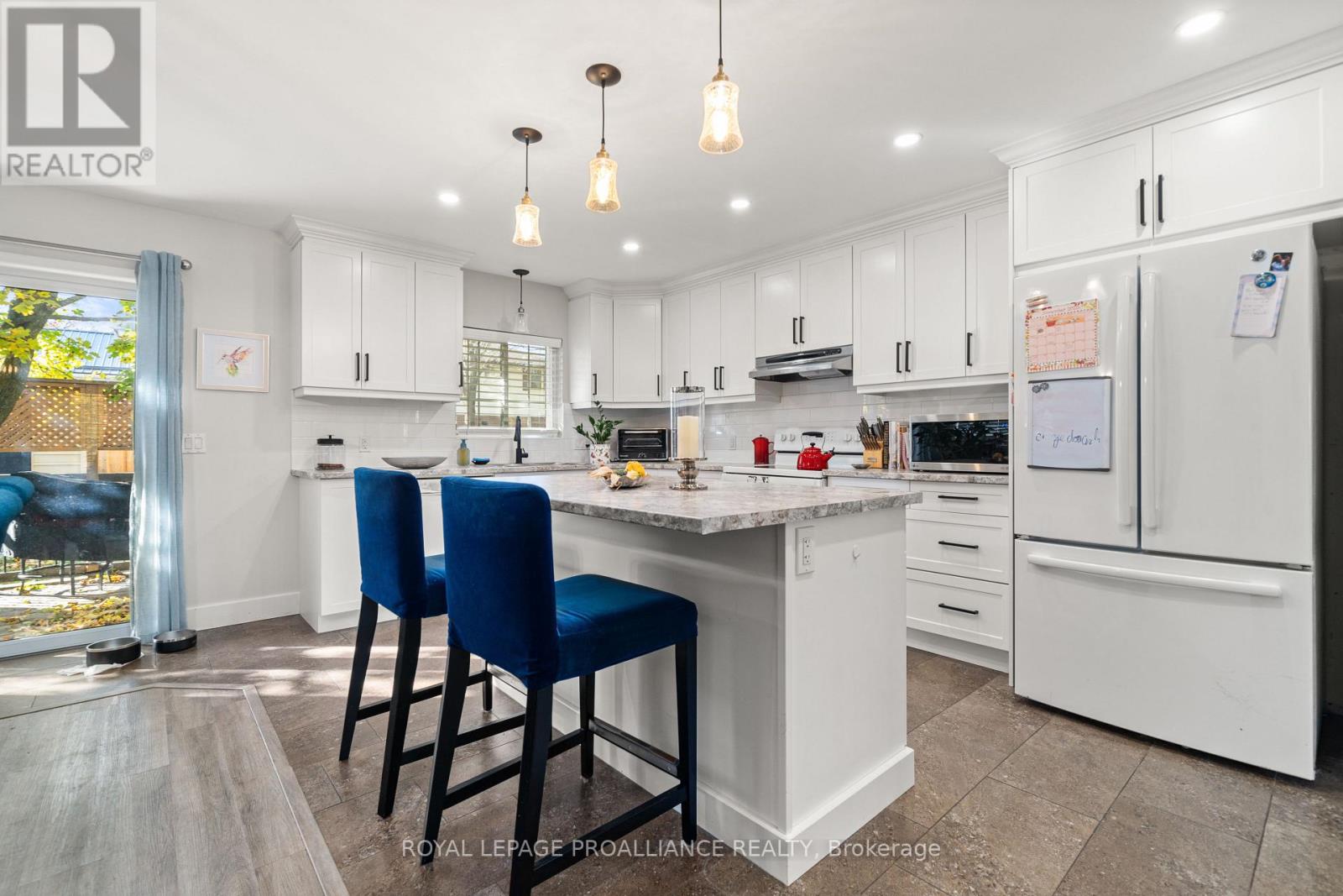 4 Kingsway Court, Belleville, Ontario  K8N 4P1 - Photo 12 - X12541564