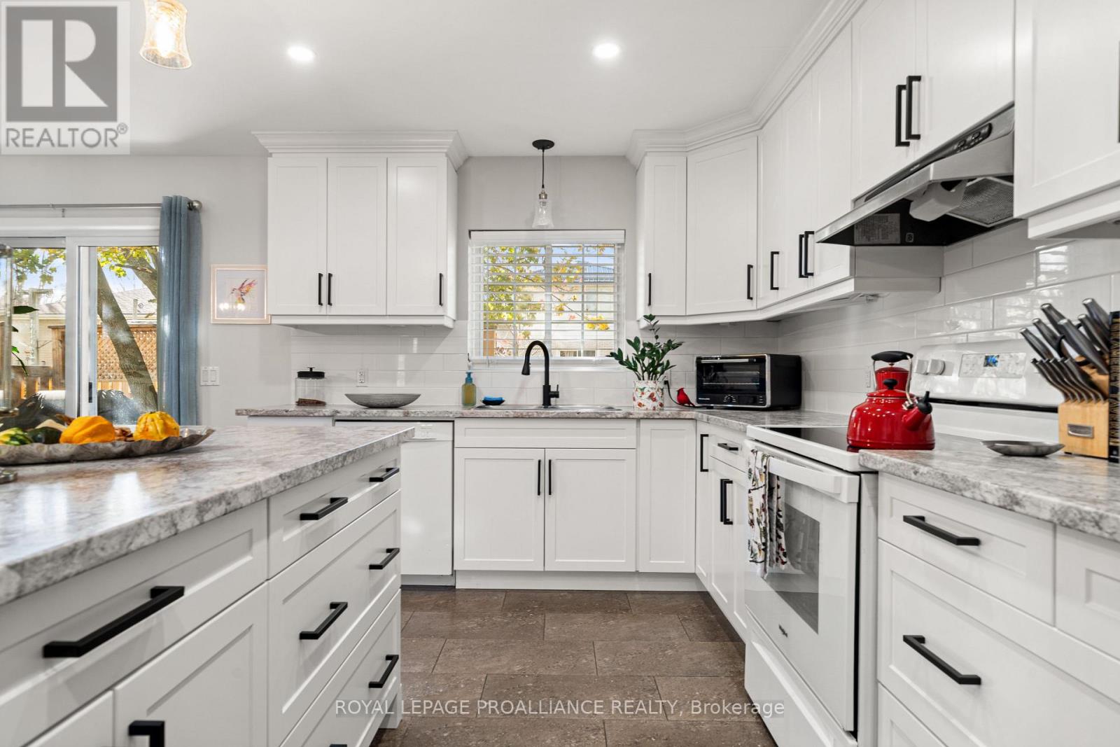 4 Kingsway Court, Belleville, Ontario  K8N 4P1 - Photo 14 - X12541564