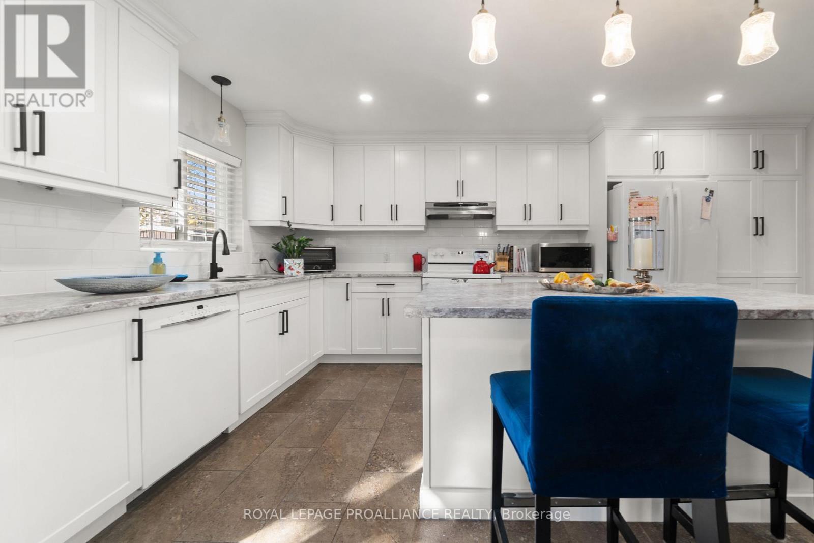 4 Kingsway Court, Belleville, Ontario  K8N 4P1 - Photo 17 - X12541564