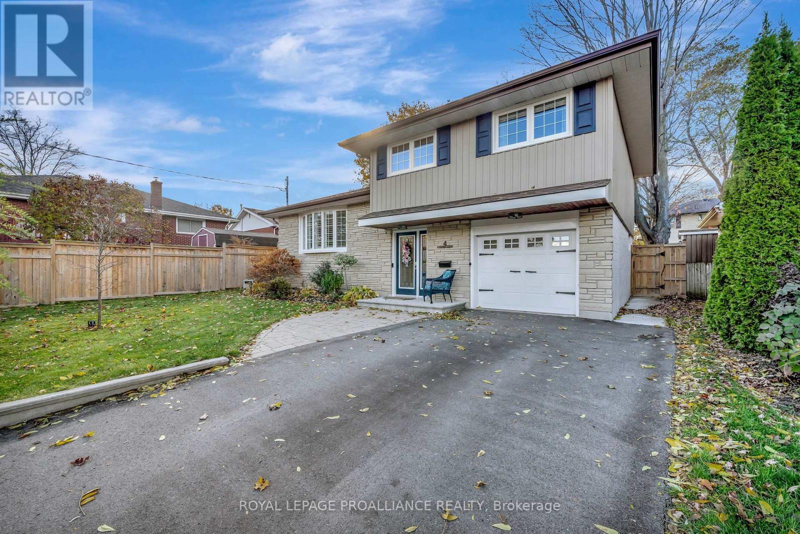 4 Kingsway Court, Belleville, Ontario  K8N 4P1 - Photo 2 - X12541564