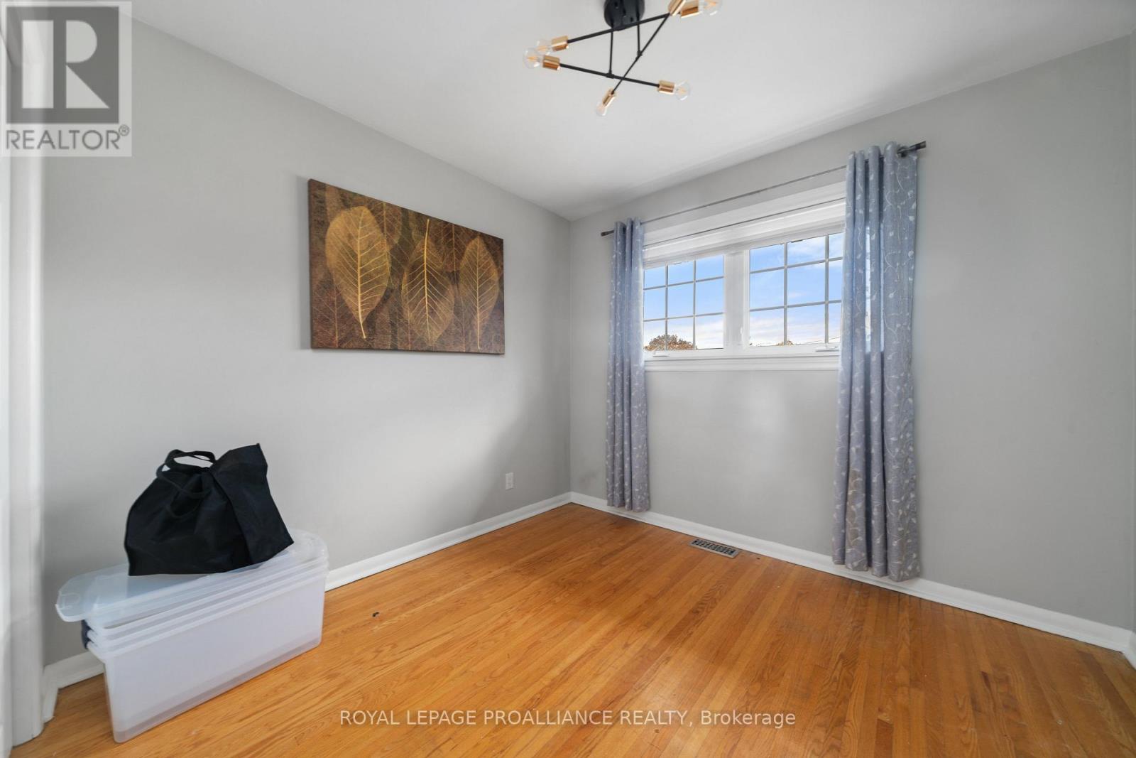 4 Kingsway Court, Belleville, Ontario  K8N 4P1 - Photo 20 - X12541564