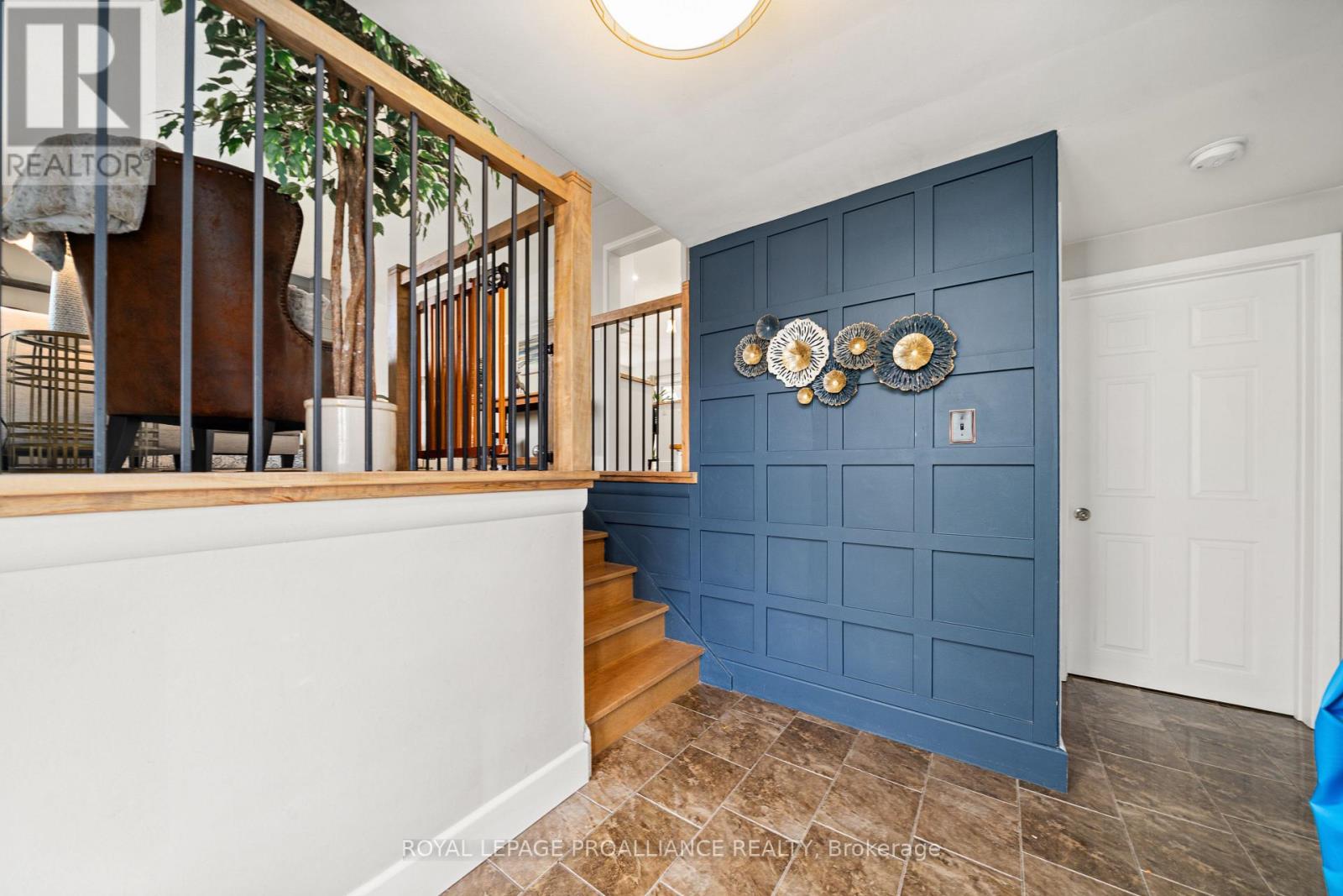 4 Kingsway Court, Belleville, Ontario  K8N 4P1 - Photo 5 - X12541564