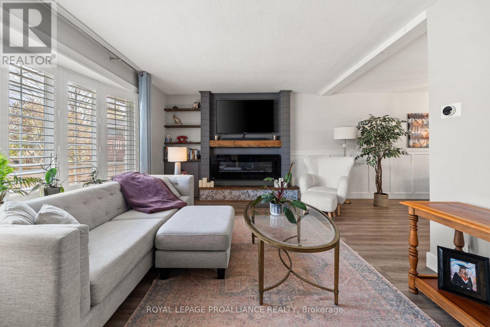 4 Kingsway Court, Belleville, Ontario  K8N 4P1 - Photo 7 - X12541564