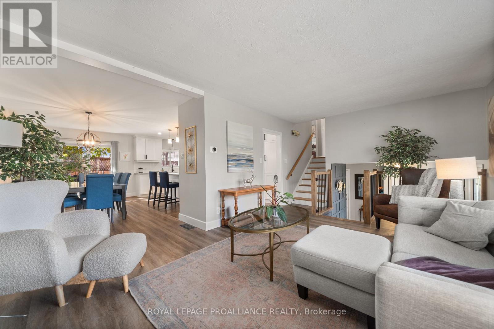 4 Kingsway Court, Belleville, Ontario  K8N 4P1 - Photo 8 - X12541564