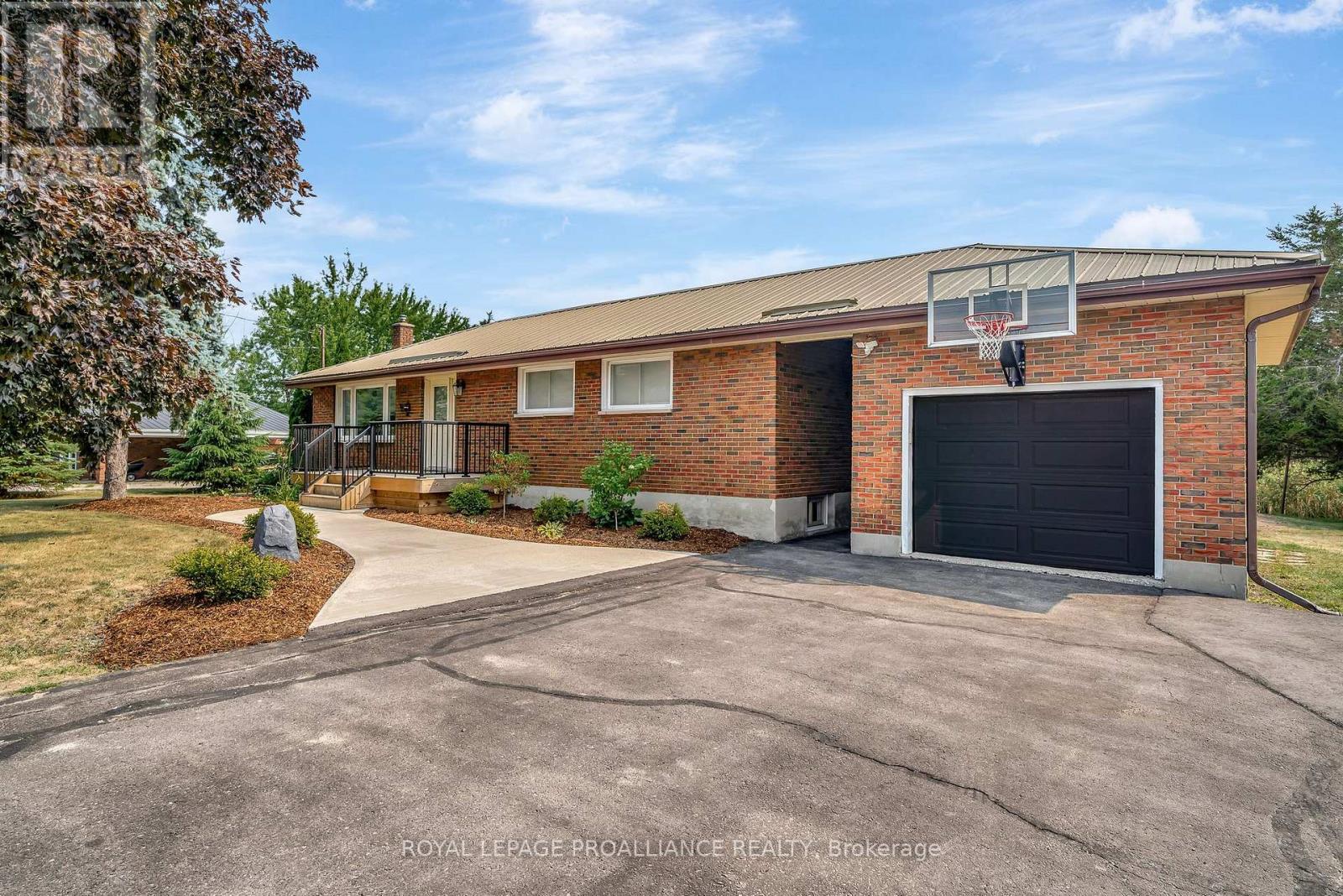 206 ELMWOOD DRIVE, Belleville, Ontario