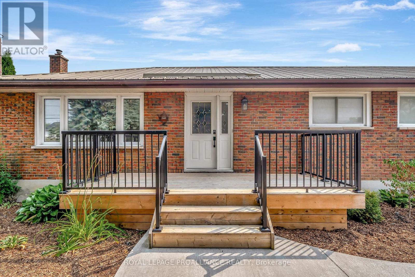 206 Elmwood Drive, Belleville, Ontario  K8N 4Z4 - Photo 10 - X12541850