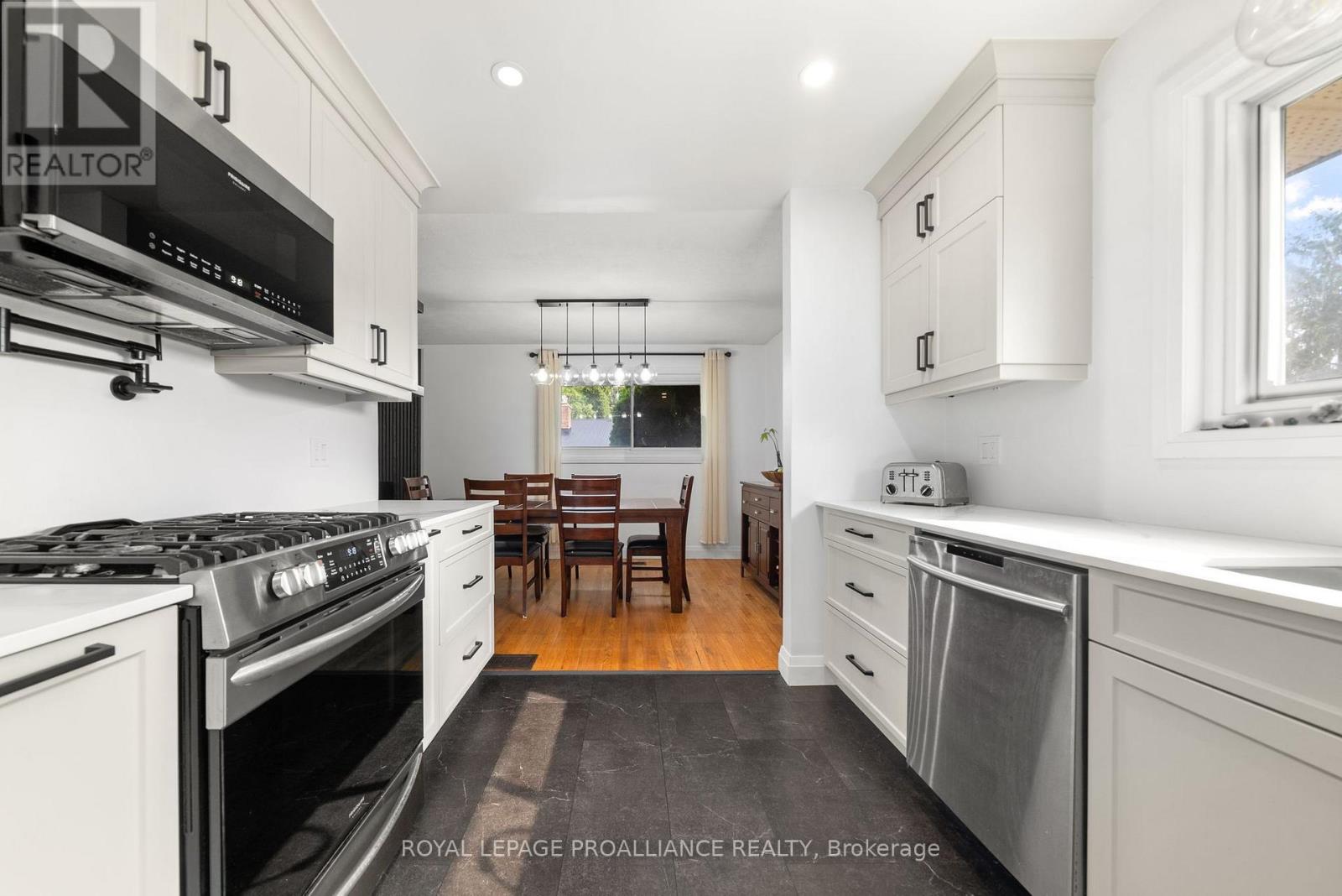 206 Elmwood Drive, Belleville, Ontario  K8N 4Z4 - Photo 14 - X12541850