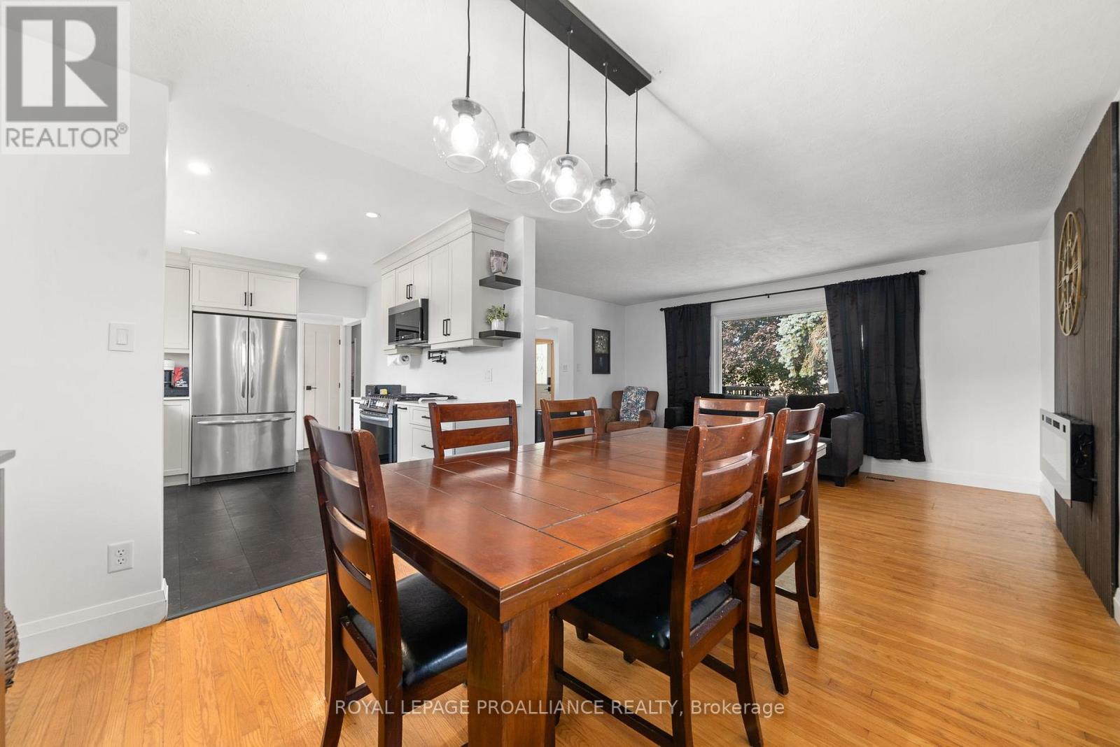 206 Elmwood Drive, Belleville, Ontario  K8N 4Z4 - Photo 15 - X12541850