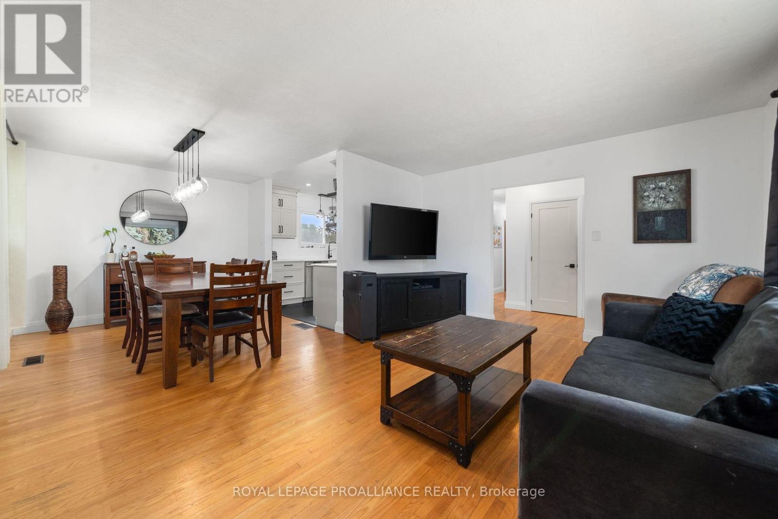 206 Elmwood Drive, Belleville, Ontario  K8N 4Z4 - Photo 17 - X12541850