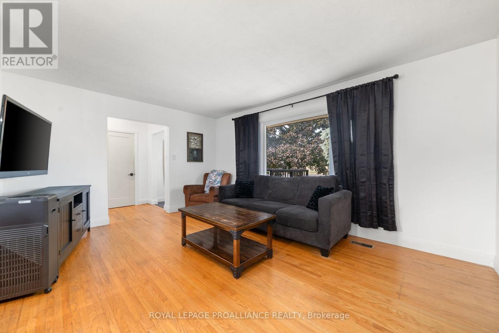 206 Elmwood Drive, Belleville, Ontario  K8N 4Z4 - Photo 18 - X12541850