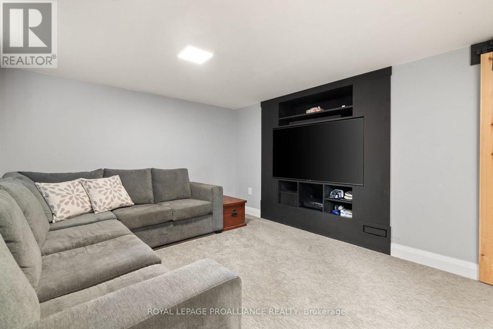 206 Elmwood Drive, Belleville, Ontario  K8N 4Z4 - Photo 33 - X12541850