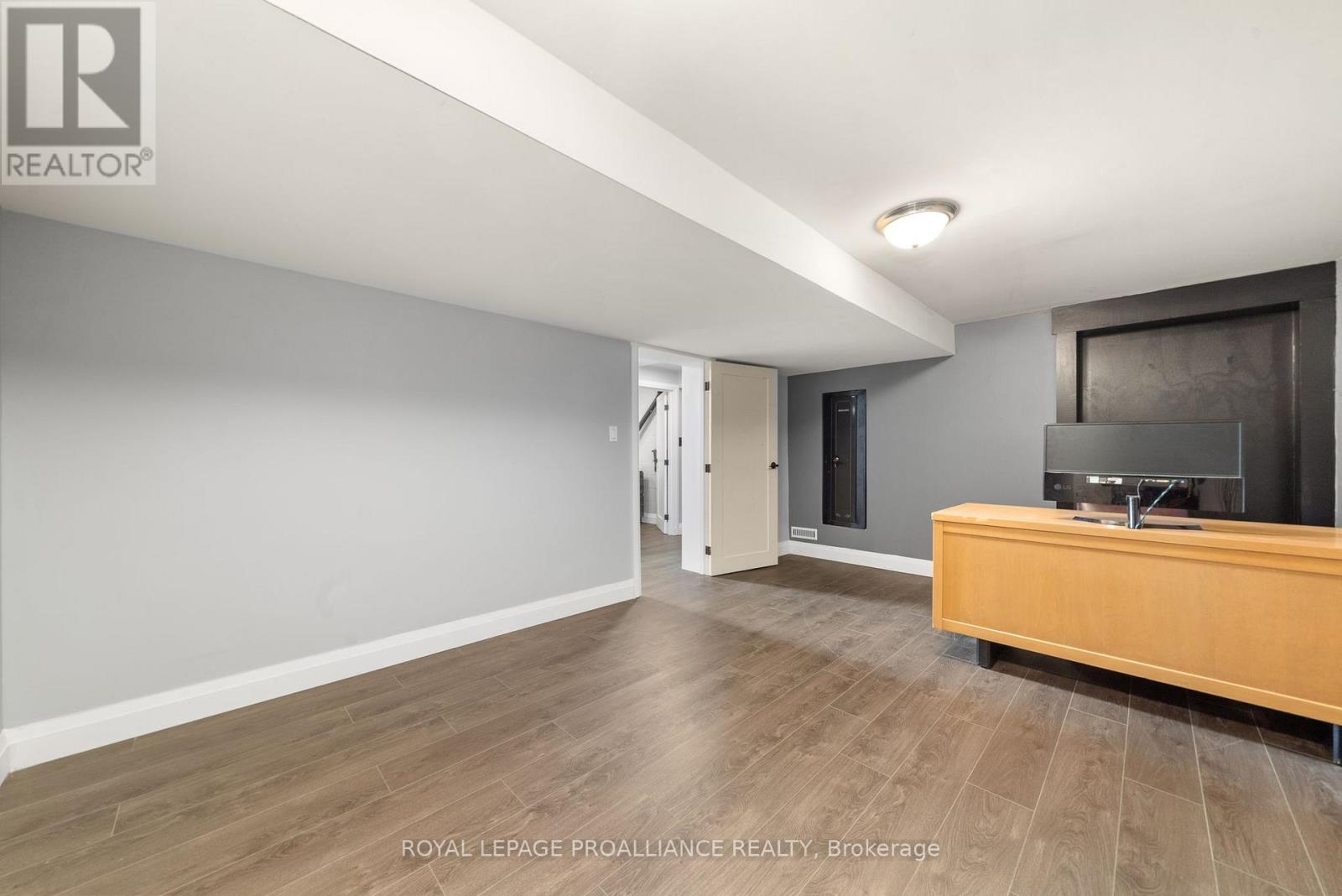 206 Elmwood Drive, Belleville, Ontario  K8N 4Z4 - Photo 36 - X12541850