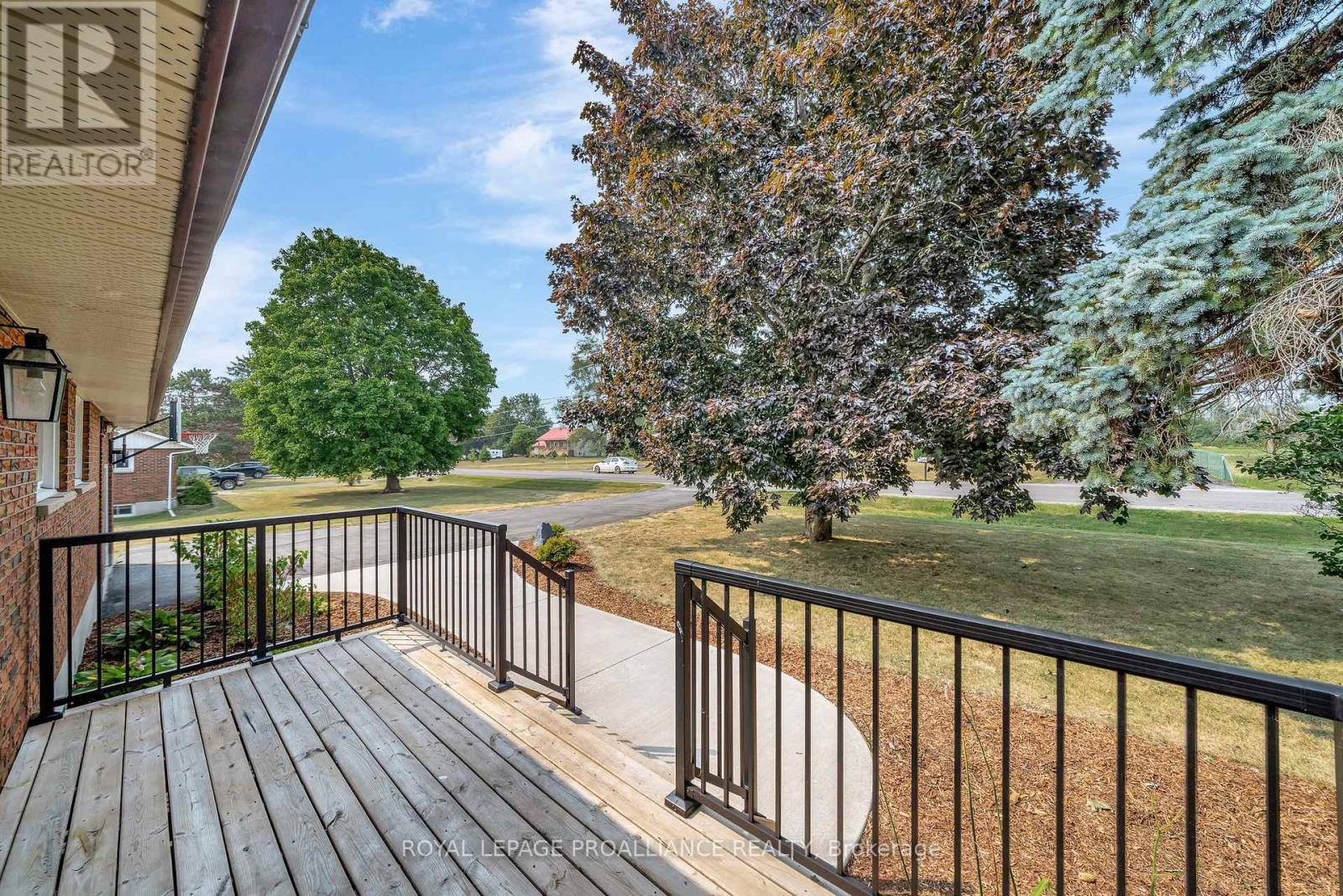 206 Elmwood Drive, Belleville, Ontario  K8N 4Z4 - Photo 9 - X12541850