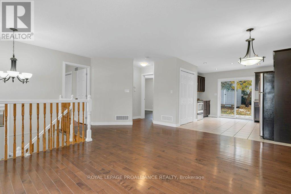 152 Cannifton Road N, Belleville, Ontario  K8P 2T1 - Photo 11 - X12542572