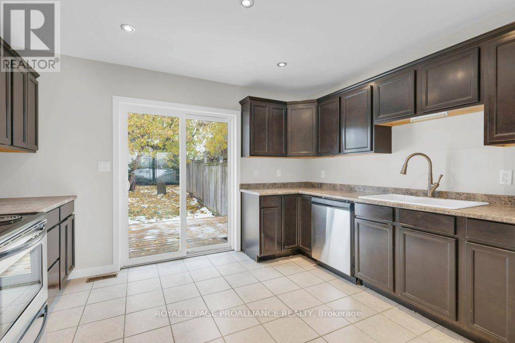 152 Cannifton Road N, Belleville, Ontario  K8P 2T1 - Photo 15 - X12542572