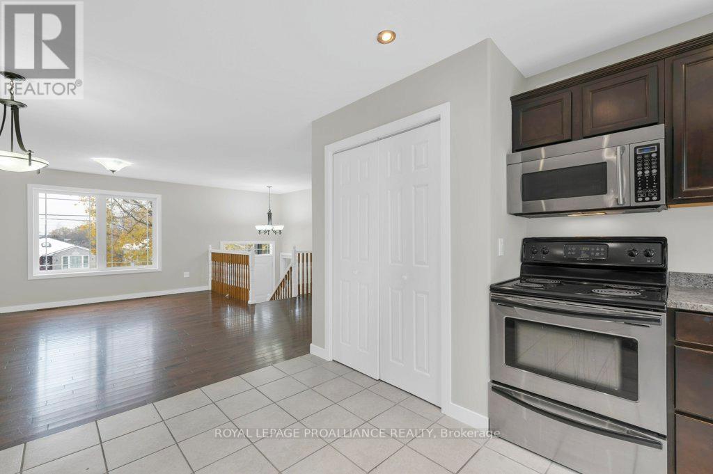 152 Cannifton Road N, Belleville, Ontario  K8P 2T1 - Photo 16 - X12542572