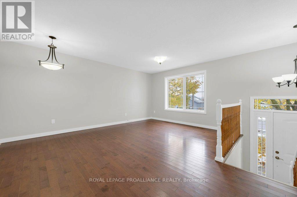 152 Cannifton Road N, Belleville, Ontario  K8P 2T1 - Photo 8 - X12542572