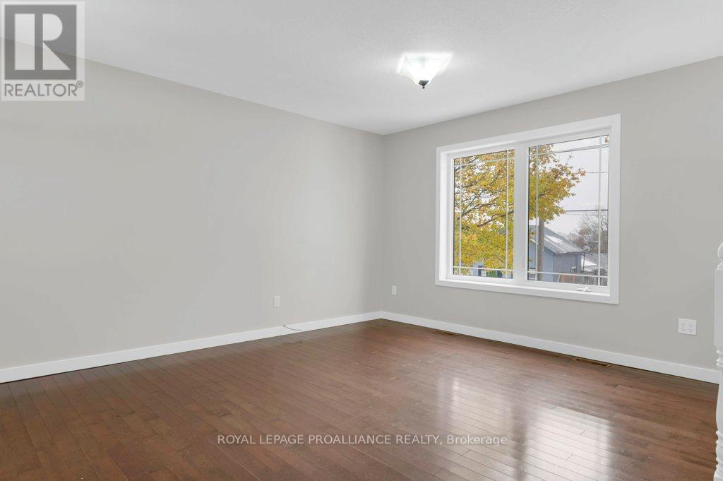 152 Cannifton Road N, Belleville, Ontario  K8P 2T1 - Photo 9 - X12542572