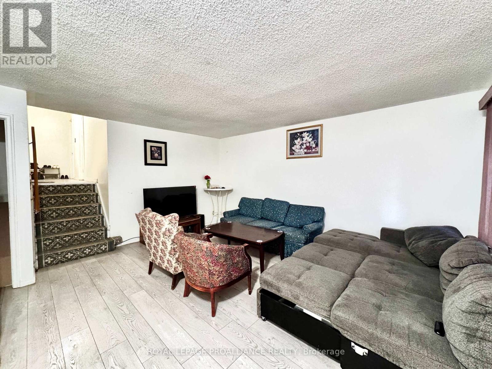 57 Donald Street, Belleville, Ontario  K8P 2J2 - Photo 6 - X12545042