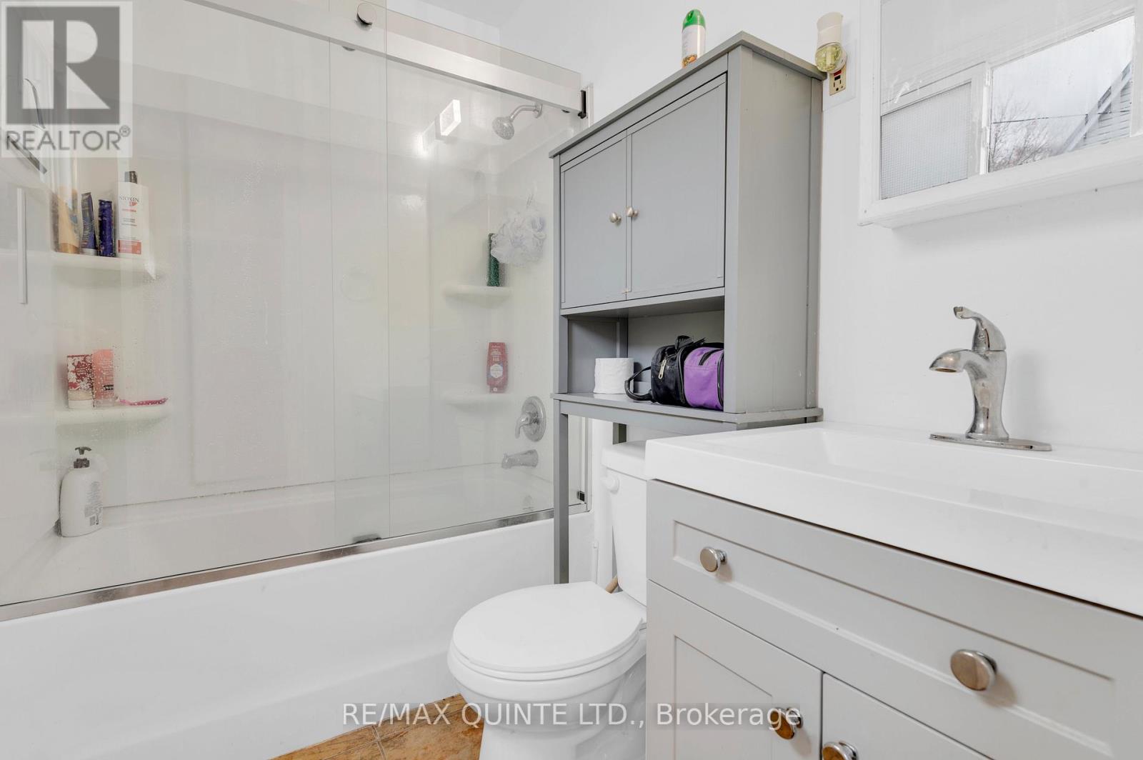 60 Oxford Road, Quinte West, Ontario  K0K 2C0 - Photo 10 - X12556168