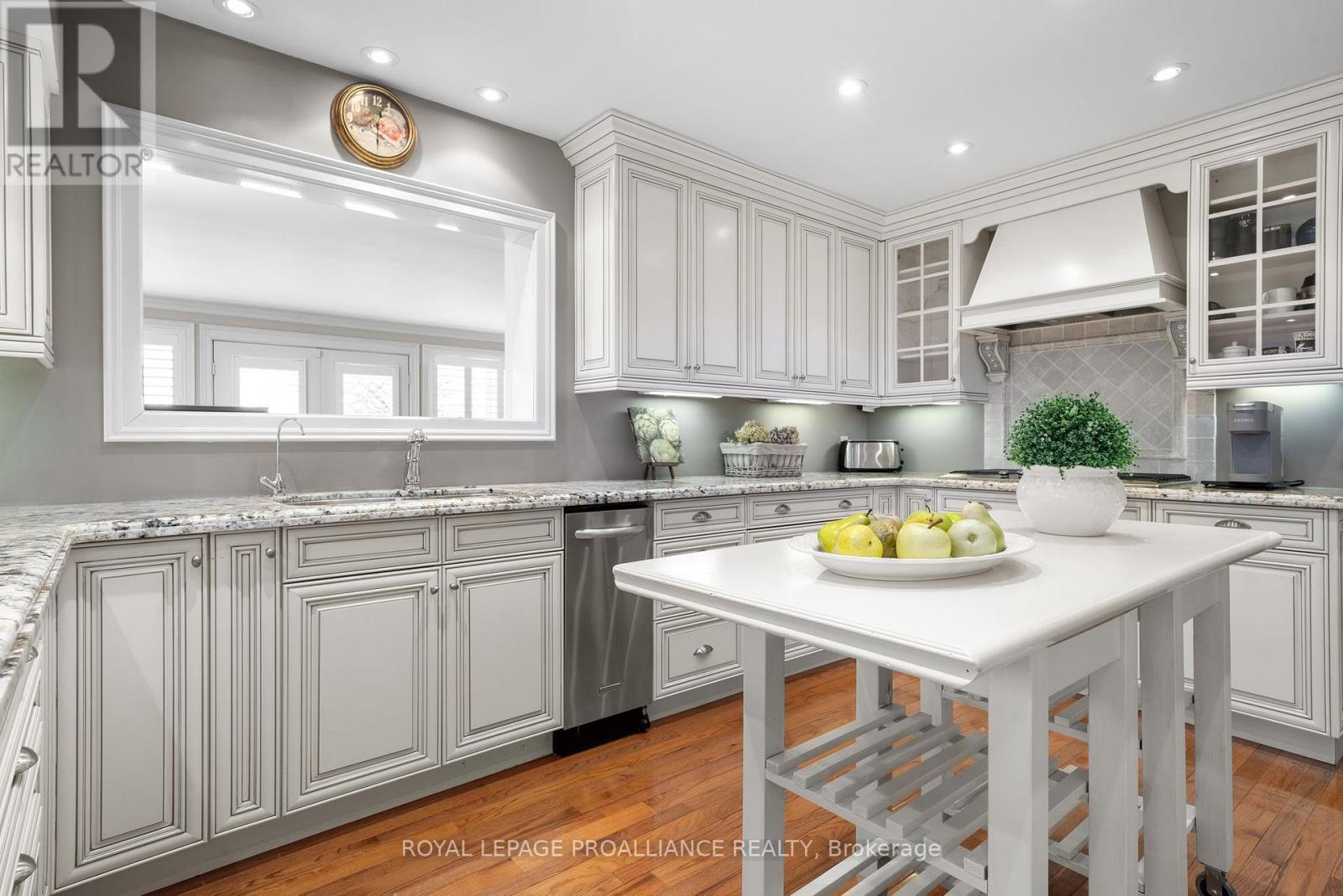 25 Prinyers Cove Crescent, Prince Edward County, Ontario  K0K 2T0 - Photo 10 - X12560762