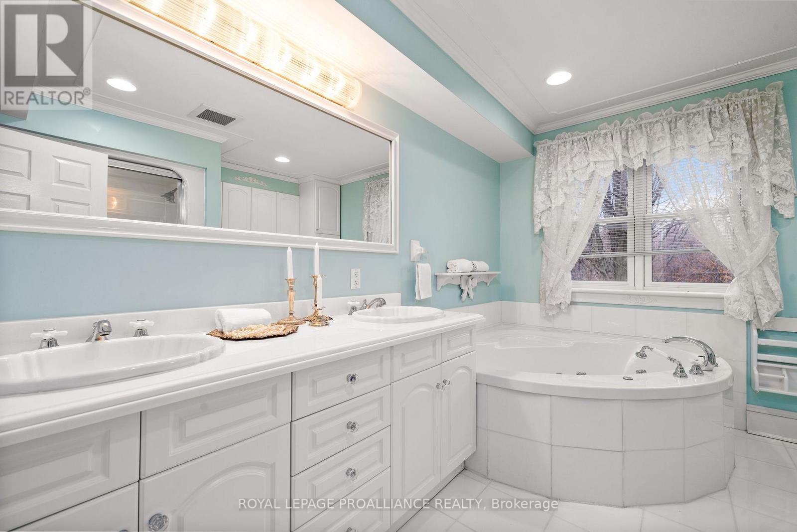 25 Prinyers Cove Crescent, Prince Edward County, Ontario  K0K 2T0 - Photo 24 - X12560762