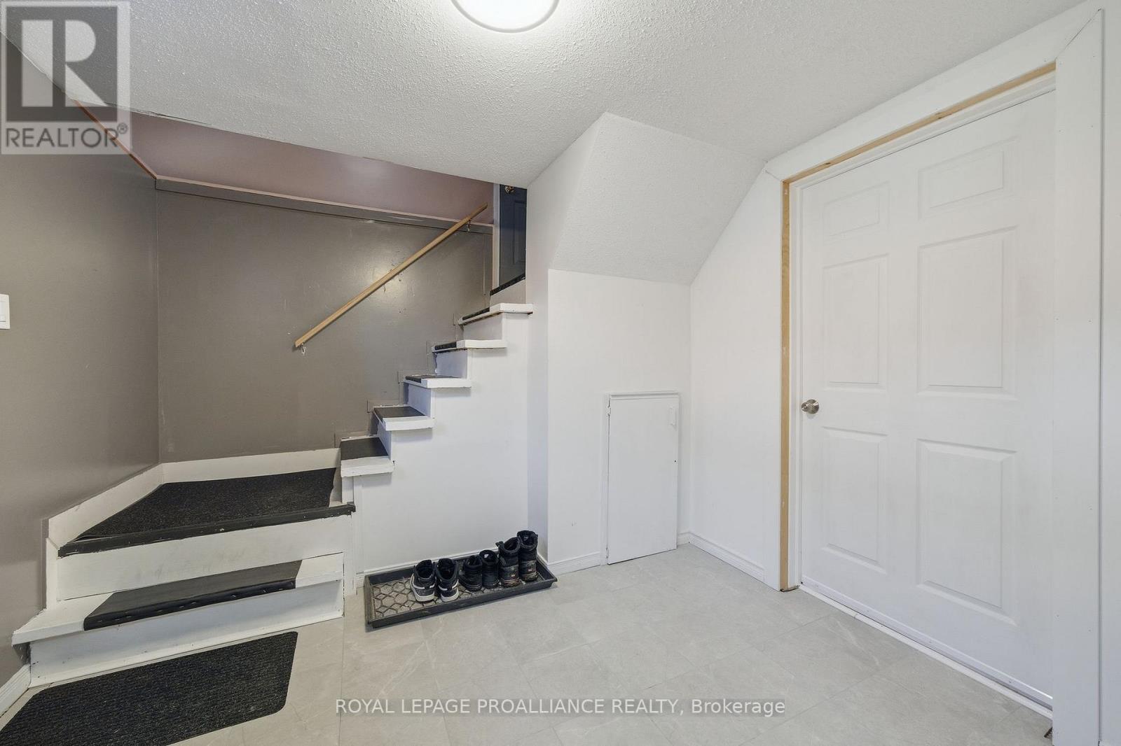 81 Crestview Avenue, Belleville, Ontario  K8N 1W6 - Photo 21 - X12564372